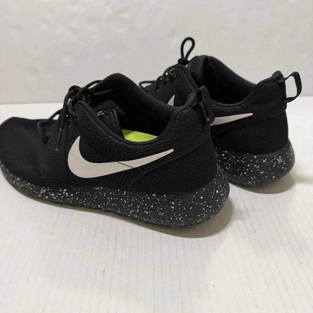 Nike Roshe One Shoes Womens 9.5 Black White Mesh Speckle Sneakers 855916-007